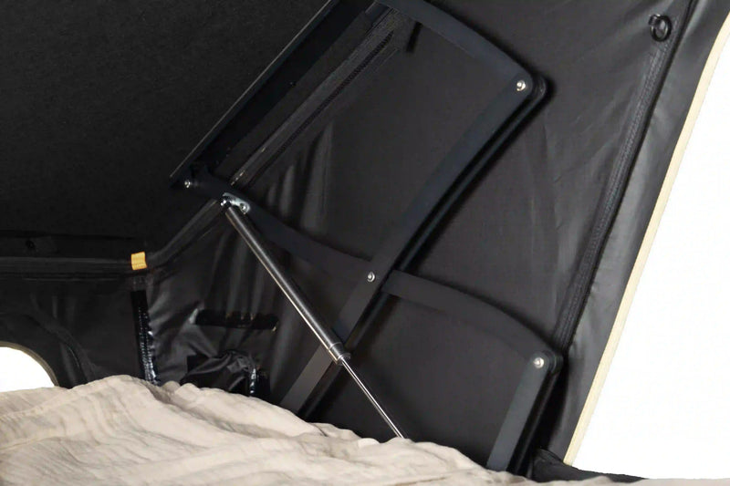 Carica immagine in Galleria Viewer, Tenda da tetto Dolomia, dettaglio interni con lenzuola

