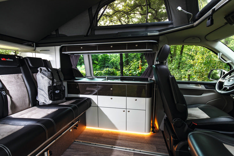 Load image into Gallery viewer, Linea di mobili TrioLoft come pezzo finito per VW T6 senza tecnologia 18090F
