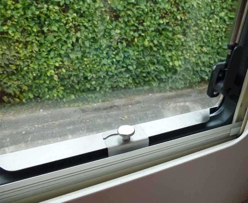 Load image into Gallery viewer, Profilo di sicurezza S4/5 lunghezza 66cm per finestre di larghezza da 70 a 100cm 31089
