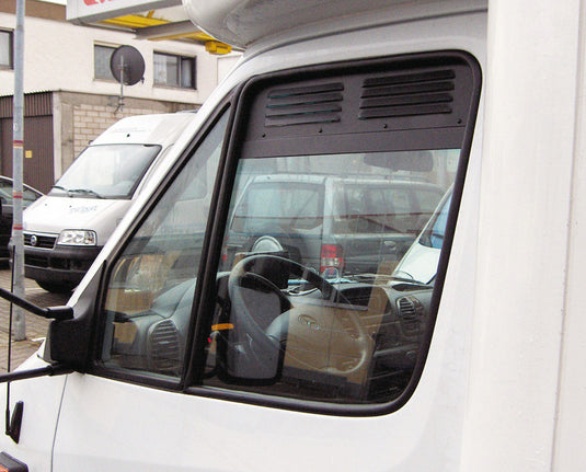 Cabina di guida Griglie di ventilazione: Ventilazione per le porte della cabina 46155