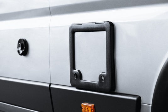 Pulsante magnetico nero per Service Door 3 di Thetford 67119