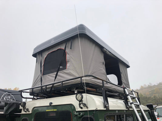 campeggio in auto tenda rigida