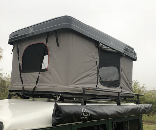 campeggio in auto tenda rigida
